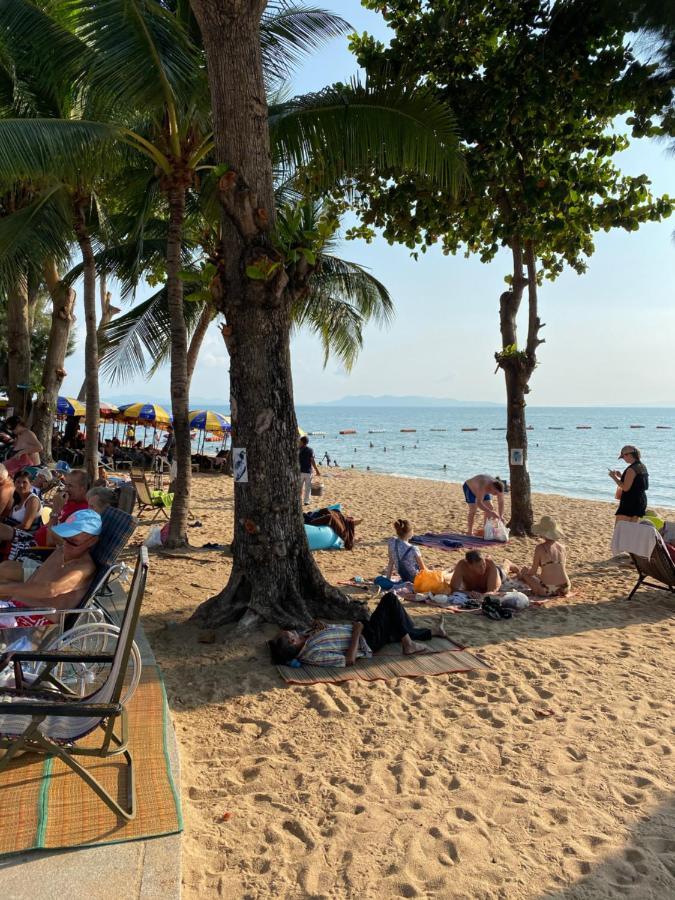 Jomtien Beach Hostel & Guesthouse ภายนอก รูปภาพ